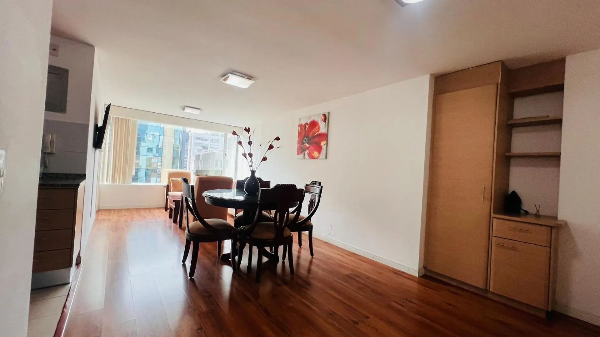 Dpt 2 Habitaciones, 2 Banos, Parqueadero, Sector Repubica De El Salvador Quito 0*,  Ekvádor